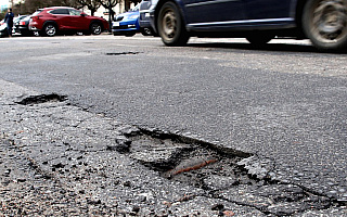 Dziurawe drogi w Olsztynie. Kierowcy mają tego dość. [ZDJĘCIA]